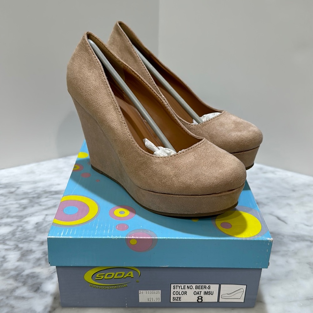 NEW Soda Shoes Platform Wedges closed toe Oat Tan color size 8 Y2K